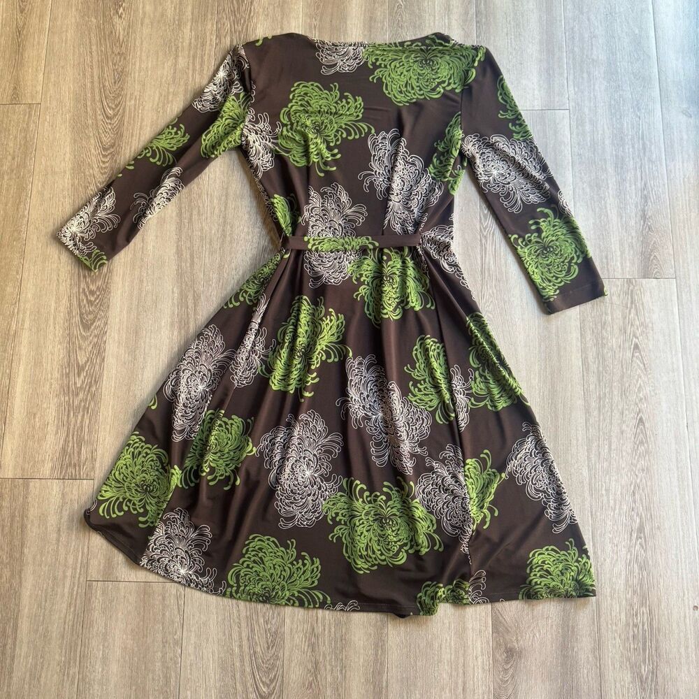 BCBG Maxazria Abstract Print V-Neck Wrap Dress With Tie Waist Sz XS Brown Green - Picture 9 of 12